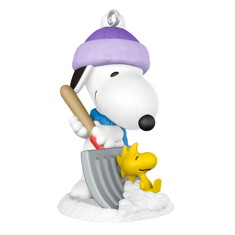 WINTER FUN WITH SNOOPY 28 - Raymond's Hallmark