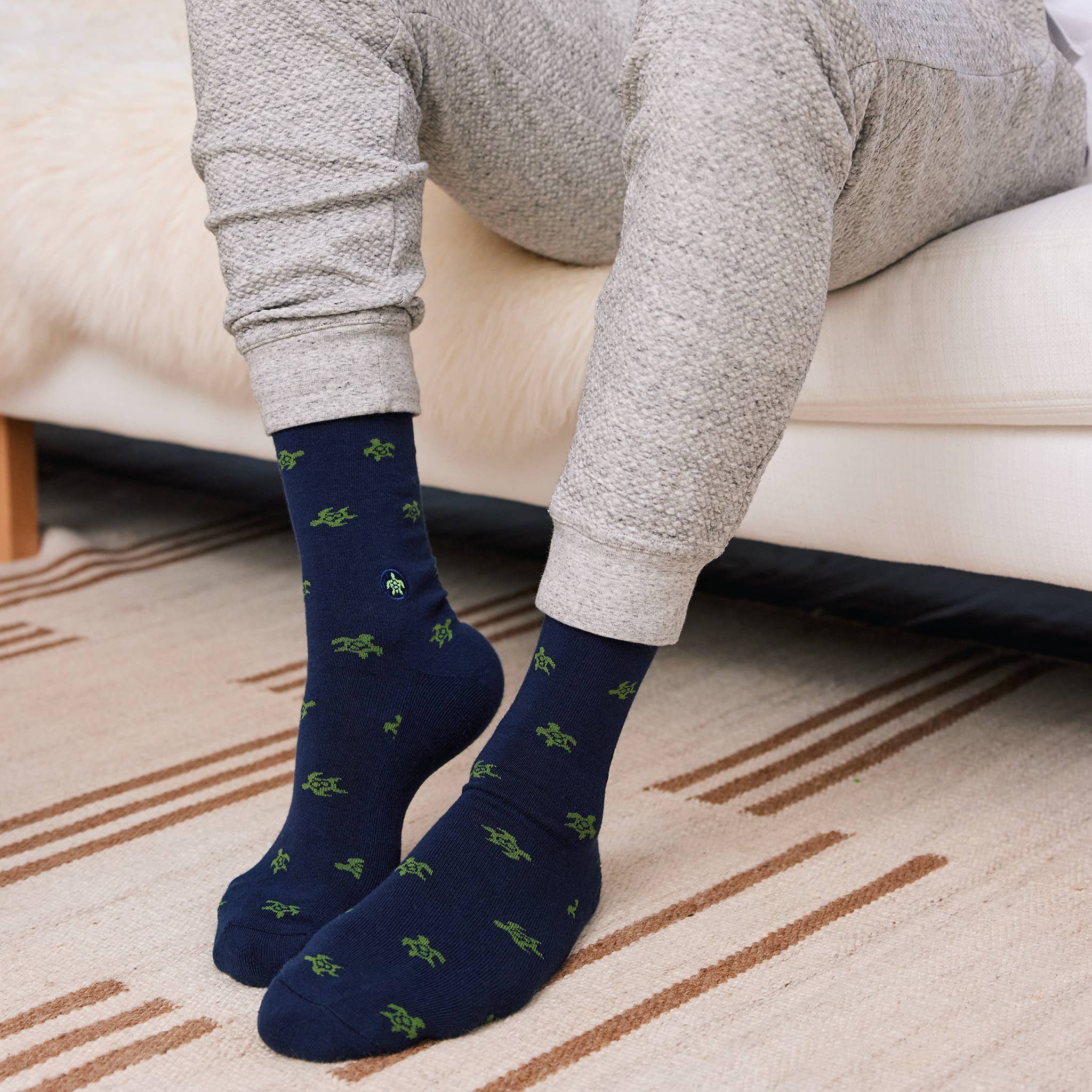 Socks that Protect Turtles (Navy Turtles) - Raymond's Hallmark