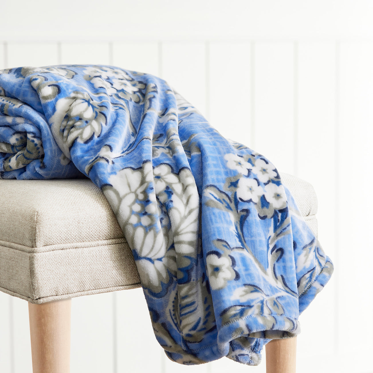 Plush Throw Blanket Bee Garden Blue