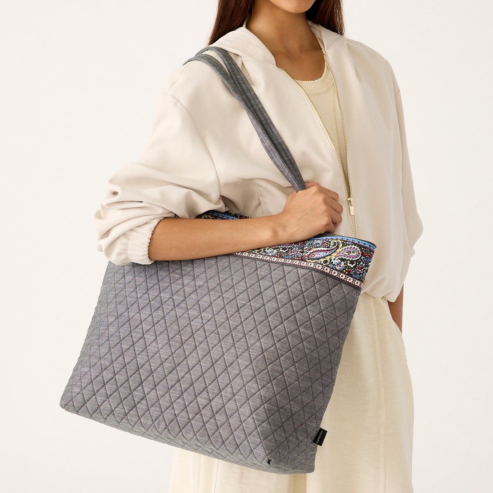 Original Zip Tote Black Chambray - Raymond's Hallmark