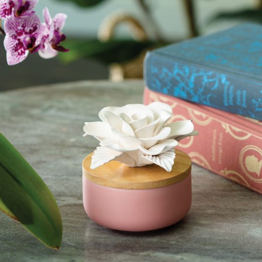 Porcelain Aroma Diffuser Bloom with Eucalyptus Oil